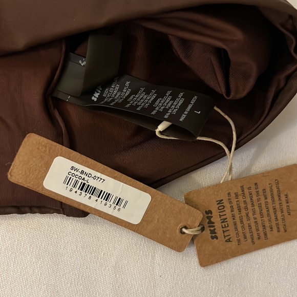 SKIMS SWIM BANDEAU BIKINI TOP - Picture 3 of 3